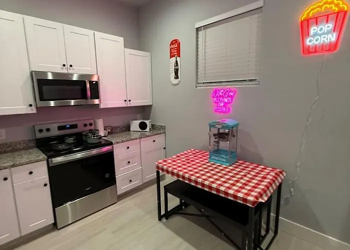 Cinemaarcadebabyproofedsleeps7downtownfortworth Holiday home Fort Worth