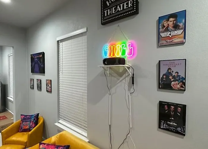 Holiday home Cinemaarcadebabyproofedsleeps7downtownfortworth